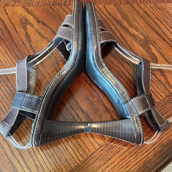 Aerosoles Loomy Tunes brown fabric T-Strap heeled comfort sandals - Picture 5 of 16